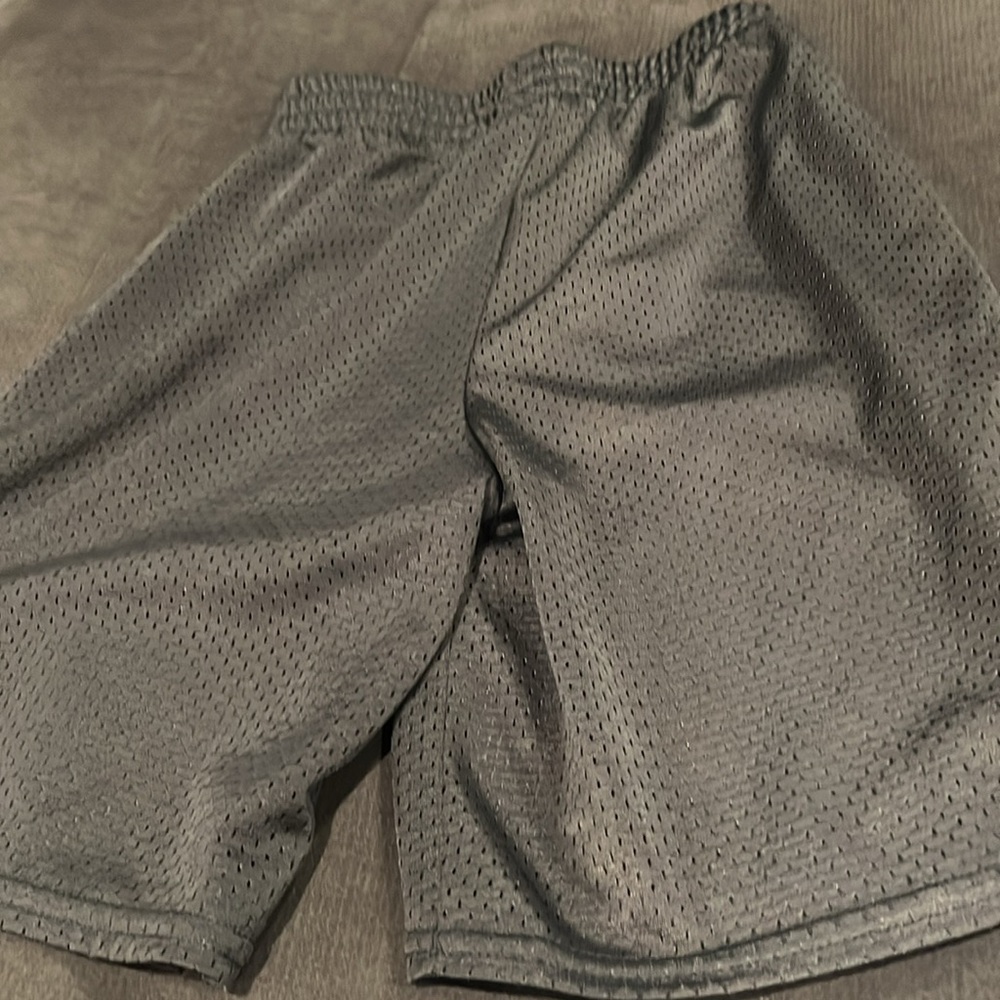 Boys Shorts Set of 5. Excellent condition some never worn. Sz. 6-7 - Picture 16 of 16